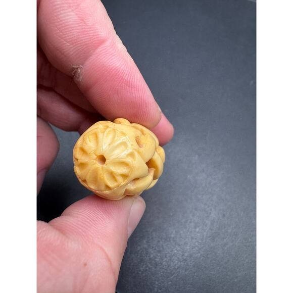 Vintage Barrel Open Weave Cross w/ Frog Couple Hand Carved Bead 38.2mm - Picture 3 of 10